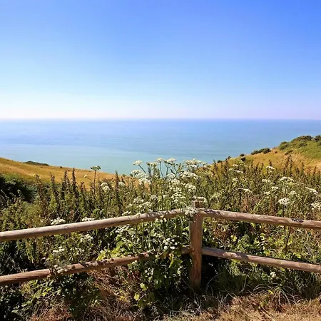 Huttopia Les Falaises - Normandie Camping Saint-Pierre-en-Port