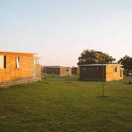 Huttopia Les Falaises - Normandie Campsite 2*